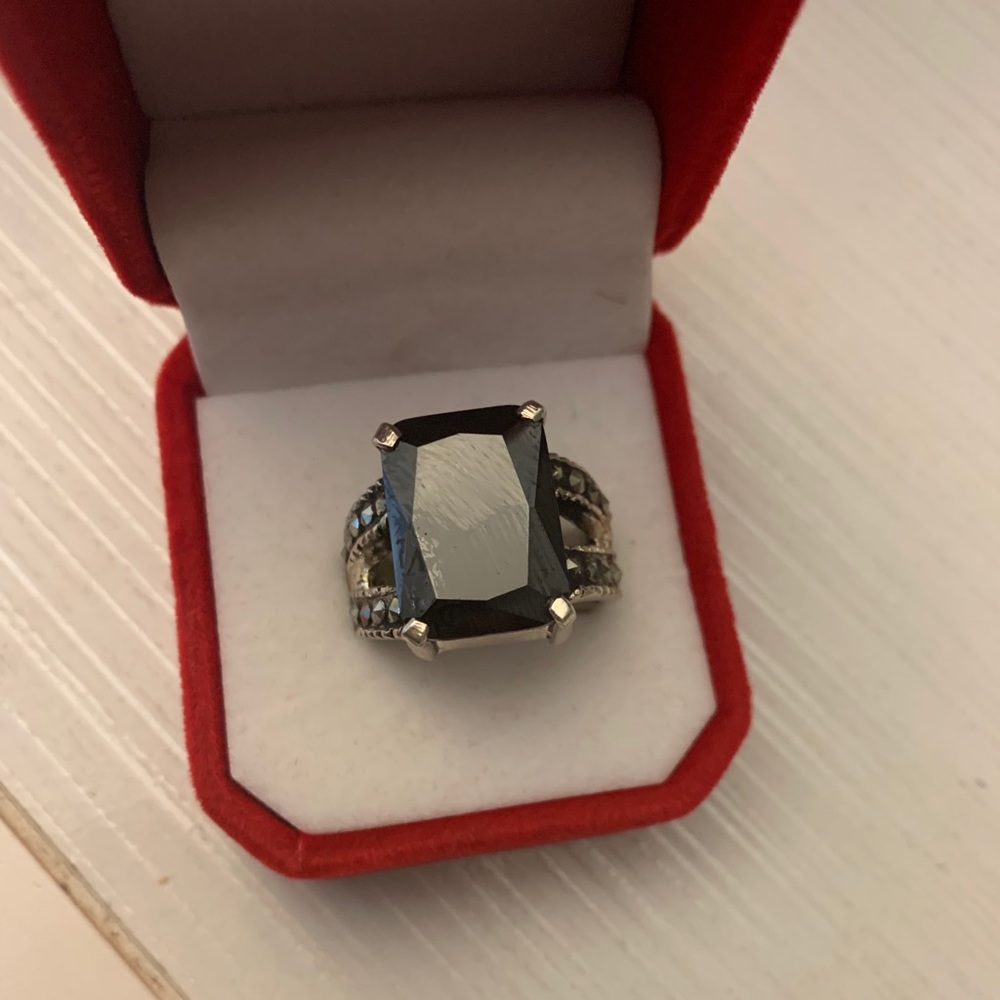 Black stone ring